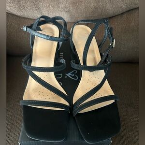 Windsor Ali black heels